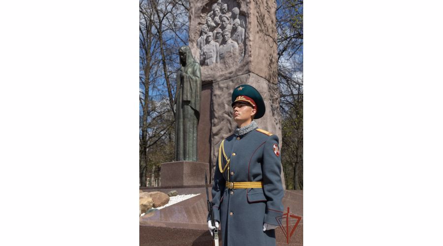 19 ЛЕТ НАЗАД В МОСКВЕ БЫЛ ОТКРЫТ ПАМЯТНИК «ВОИНАМ ВНУТРЕННИХ ВОЙСК»