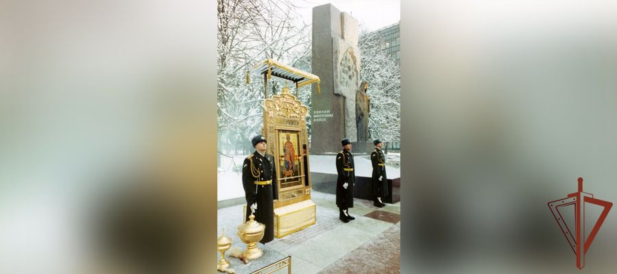 19 ЛЕТ НАЗАД В МОСКВЕ БЫЛ ОТКРЫТ ПАМЯТНИК «ВОИНАМ ВНУТРЕННИХ ВОЙСК»