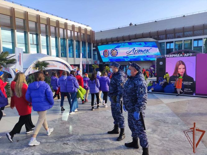 Росгвардия обеспечила безопасность всероссийского конкурса школьников в «Артеке» 
