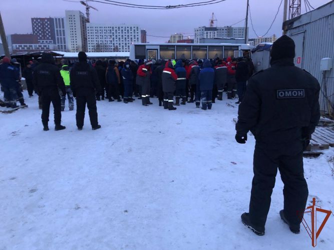 Екатеринбургский ОМОН Росгвардии принял участие в профилактическом мероприятии против нелегальной миграции