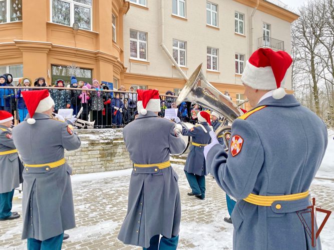 Росгвардейцы преподнесли музыкальный новогодний подарок воспитанникам петербургского детдома (видео)