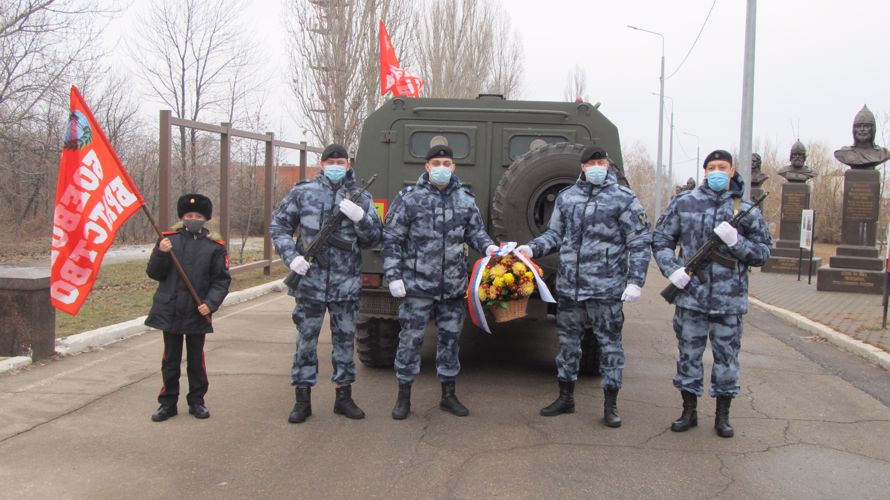 Сотрудники и ветераны Росгвардии в Саратове почтили память погибших в локальных войнах