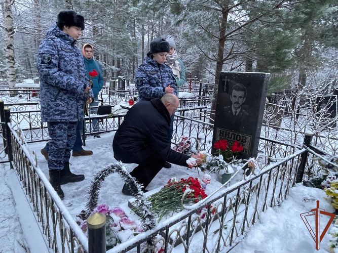 В Санкт-Петербурге росгвардейцы почтили память погибших сослуживцев