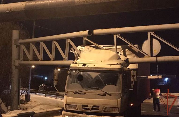 Росгвардейцы помогли ГИБДД в минимизации последствий автоаварии под Тюменью (видео)
