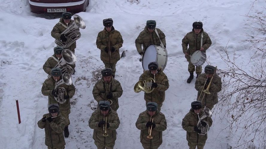 Ветеран войны из Кирова отметила 100-летие под музыку военного оркестра Росгвардии
