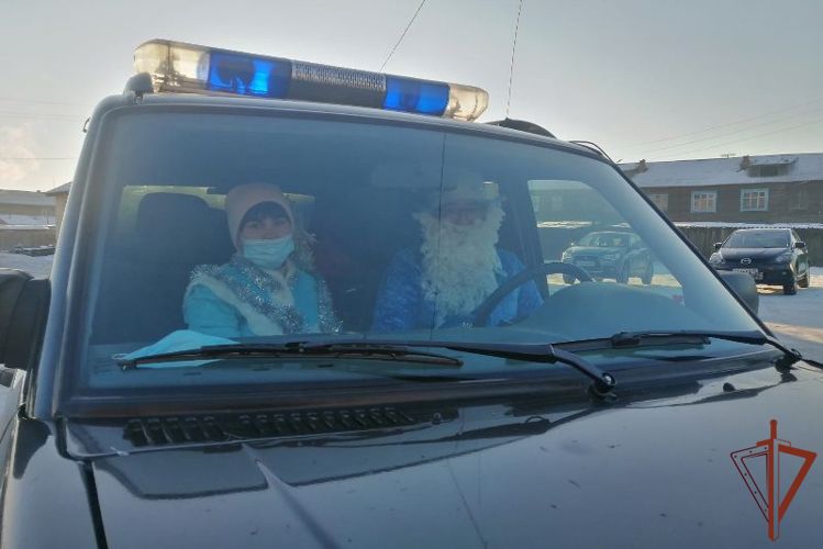 В Бурятии стартовала акция Росгвардии «Дед Мороз специального назначения»