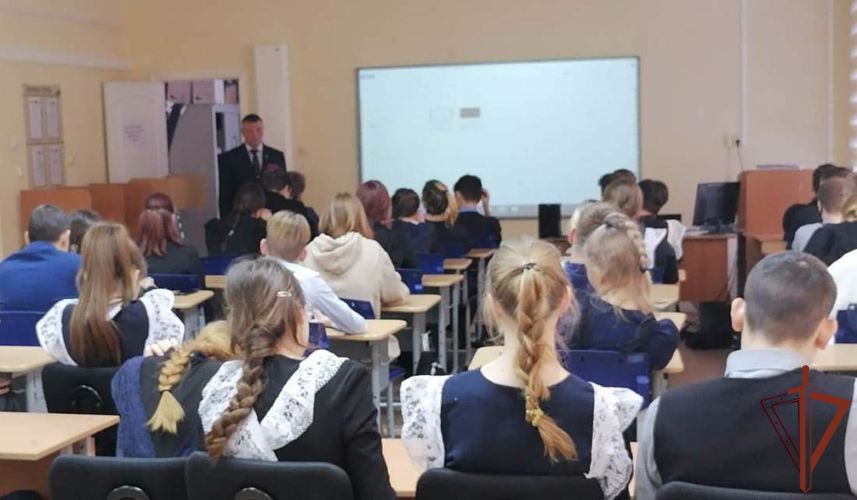 Росгвардейцы, ветераны спецназа и кадеты Росгвардии вспоминают героев Отечества на Урале