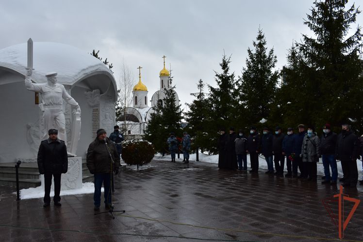 Сотрудники ОМОН «Авангард» Росгвардии почтили память первого командира отряда