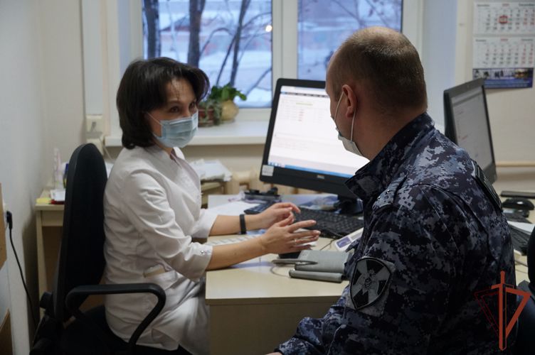 Росгвардейцы продолжают участвовать в донорских акциях в Архангельской области (видео)