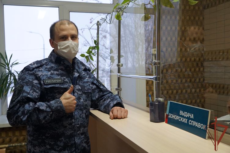 Росгвардейцы продолжают участвовать в донорских акциях в Архангельской области (видео)