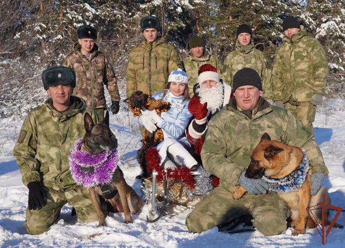 К ведомственной новогодней акции «Дед мороз специального назначения» присоединились росгвардейцы в Саратовской области