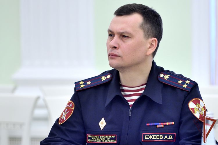В правительстве Удмуртии состоялась рабочая встреча с командующим Приволжским округом Росгвардии 