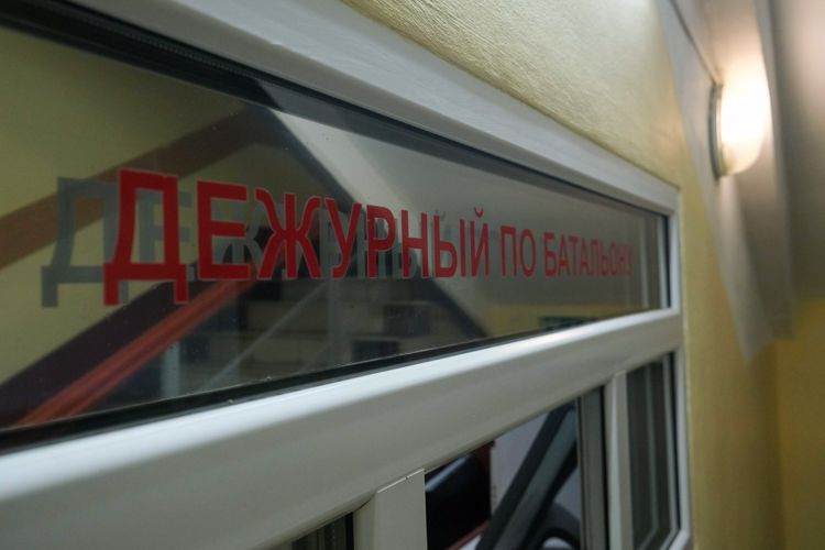 Заступивших на боевое дежурство военнослужащих и сотрудников поздравил с новым годом Командующий округом