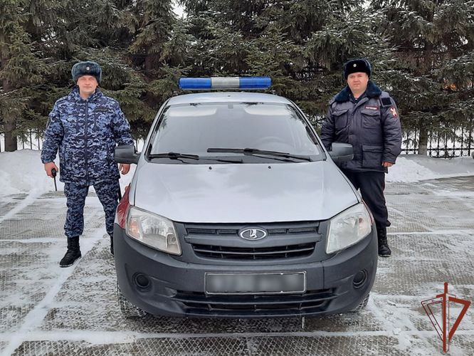 Росгвардейцы помогли вернуться домой потерявшемуся пенсионеру в Омской области 