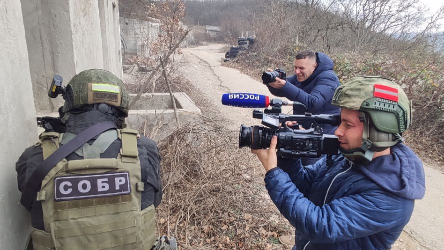 Крымским телезрителям показали тренировки бойцов севастопольского СОБР Росгвардии (видео)