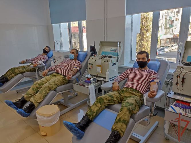 Более 100 росгвардейцев сдали кровь в Дагестане