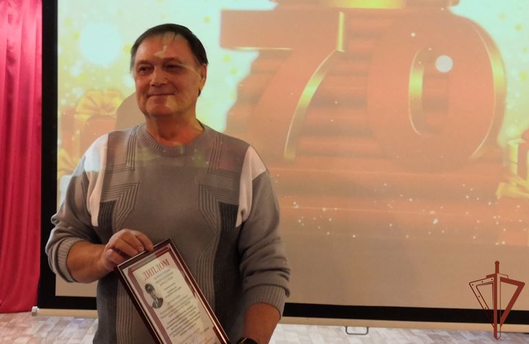 Кинолога-ветерана войск правопорядка поздравили с юбилеем росгвардейцы в Тюмени (видео)