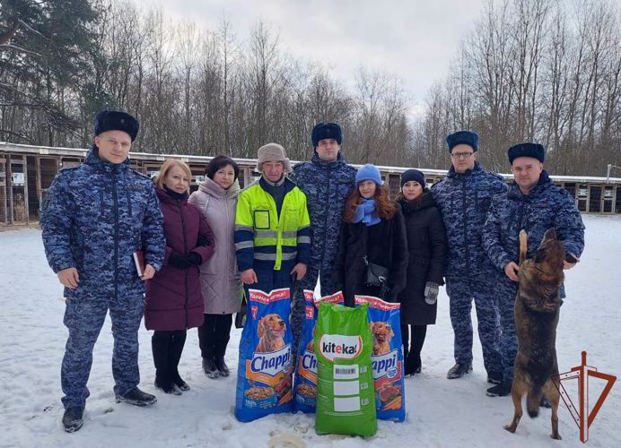 Росгвардейцы помогли приюту для бездомных животных в Ленинградской области