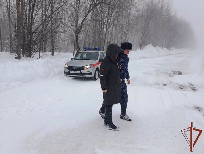 Росгвардия помогает жителям Дальнего Востока преодолевать последствия непогоды