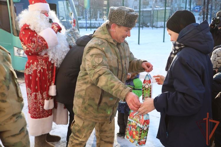 В озерской дивизии Уральского округа Росгвардии состоялись мероприятия в рамках всероссийской новогодней ведомственной акции  (видео)