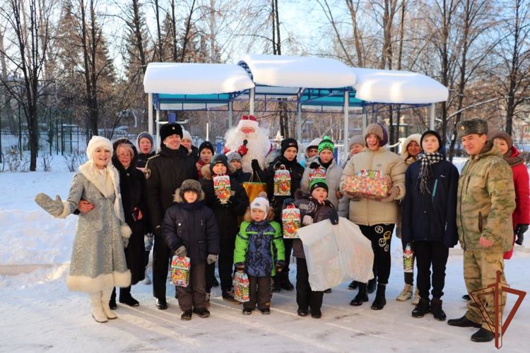 В озерской дивизии Уральского округа Росгвардии состоялись мероприятия в рамках всероссийской новогодней ведомственной акции  (видео)