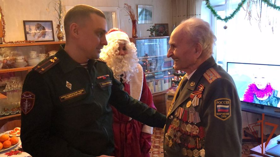 В рамках всероссийской акции «С Новым годом, ветеран!» Росгвардия поздравила фронтовика Николая Пермякова (видео)