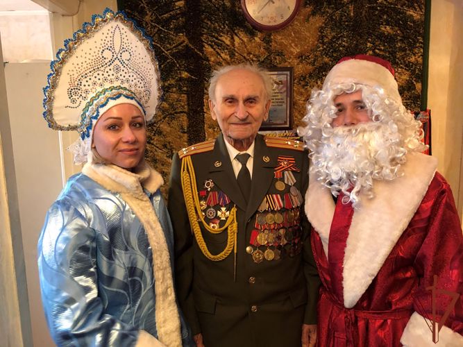 В рамках всероссийской акции «С Новым годом, ветеран!» Росгвардия поздравила фронтовика Николая Пермякова (видео)