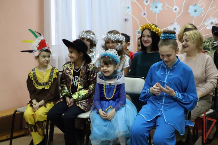 Дед мороз специального назначения поздравил ребят из реабилитационного центра с наступающим Новым годом