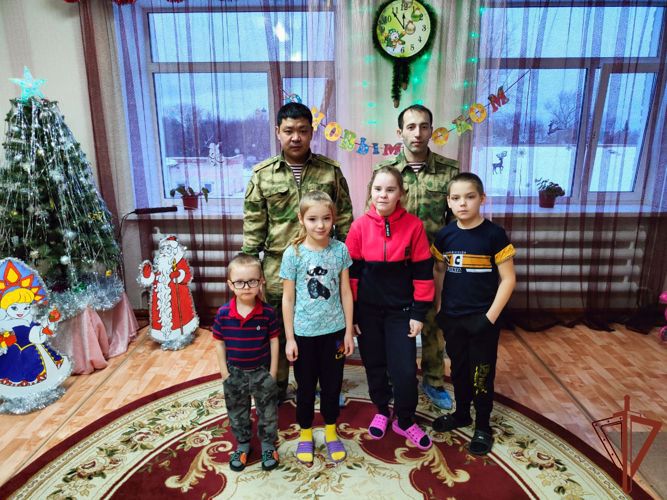 Дед Мороз специального назначения поздравил воспитанников детского дома в Зауралье (видео)