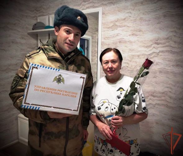 Представители Росгвардии поздравили семьи погибших сослуживцев из Карелии с Новым годом