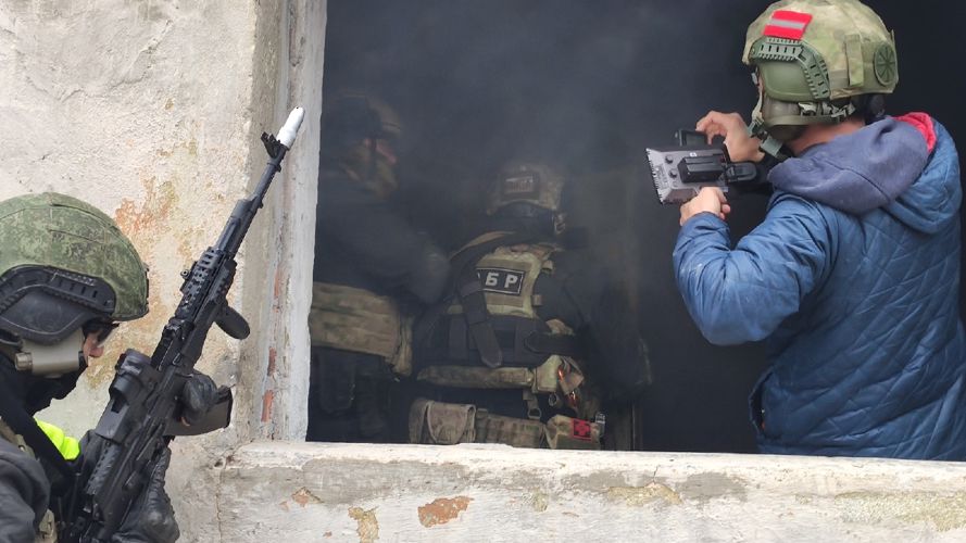 Крымским телезрителям показали тренировки бойцов севастопольского СОБР Росгвардии (видео)