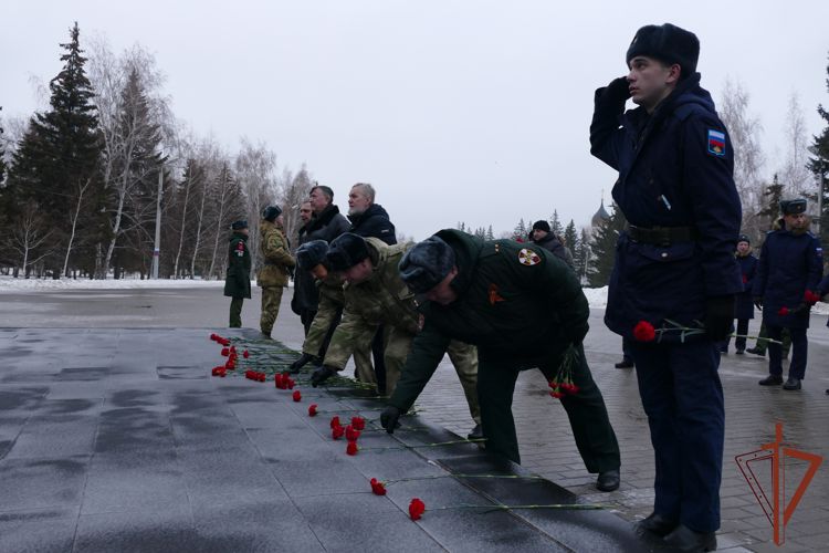 В Сибирском округе Росгвардии проходят мероприятия по случаю Дня Неизвестного солдата