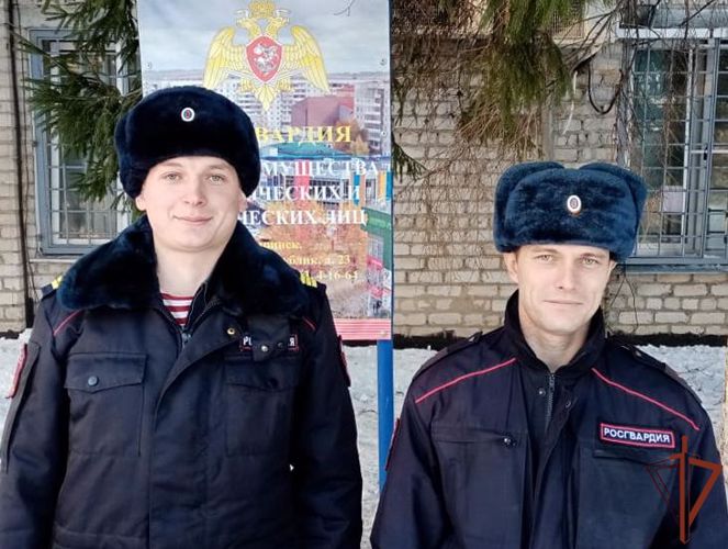 Росгвардейцы организовали эвакуацию жильцов многоквартирного дома при пожаре 