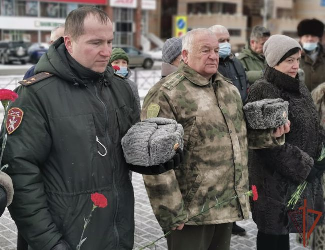 Росгвардейцы в Сибири почтили память погибших в локальных конфликтах воинов