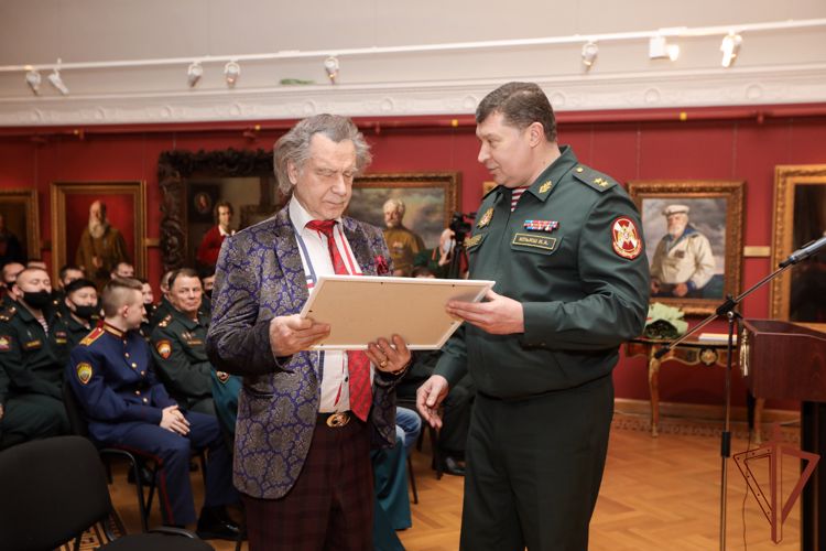 Генерал-лейтенант юстиции Игорь Ильяш открыл фотовыставку ко Дню героев Отечества (видео)