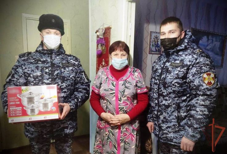 Представители Росгвардии поздравили семьи погибших сослуживцев из Карелии с Новым годом