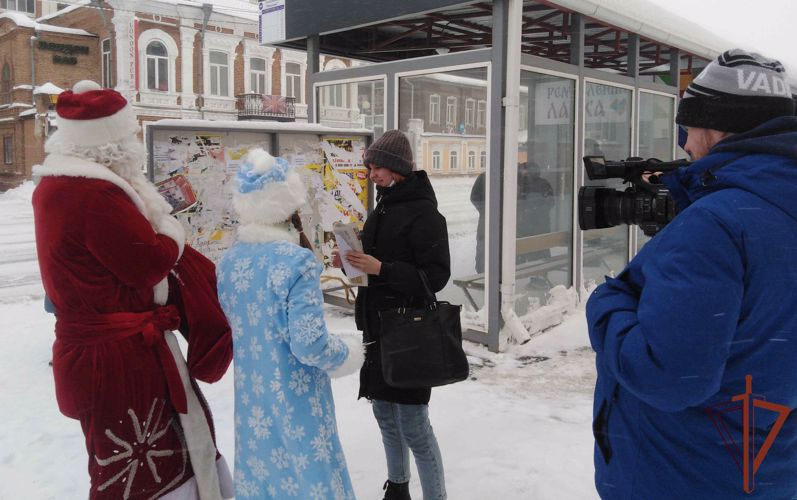 Совместную акцию в Кургане провели росгвардейский Дед Мороз и региональный интернет-портал (видео)
