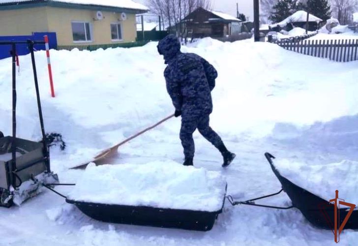  Росгвардия оказала социально-бытовую помощь ветеранам службы и пожилым гражданам в Тюменской области