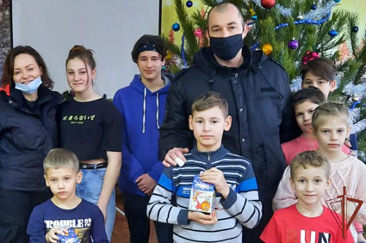 Дед Мороз специального назначения поздравил с Новым годом юных жителей Ростовской области