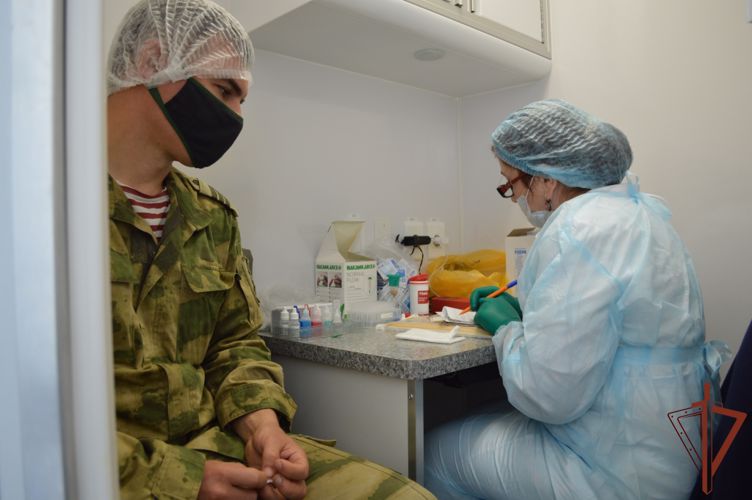 Росгвардейцы стали донорами крови для нуждающейся жительницы Пятигорска