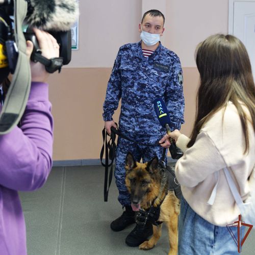 Росгвардейцы познакомили школьников Ямала с инженерной службой ведомства