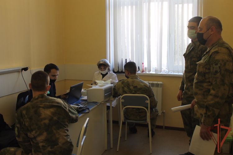 Росгвардейцы стали донорами крови для нуждающейся жительницы Пятигорска