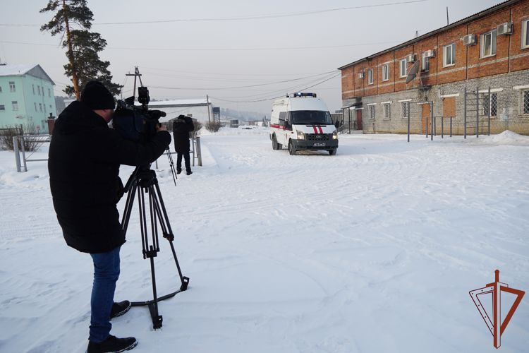В День инженерной службы Росгвардии журналисты из Бурятии побывали в гостях у взрывотехников ОМОН