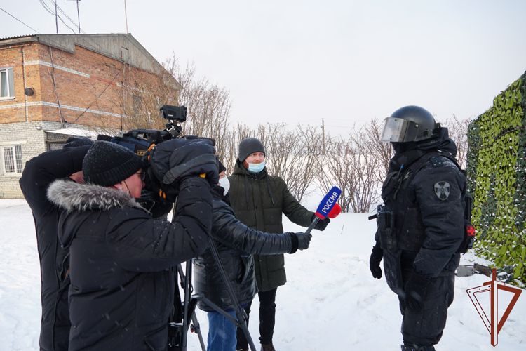 В День инженерной службы Росгвардии журналисты из Бурятии побывали в гостях у взрывотехников ОМОН