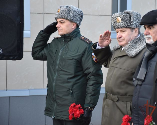 Росгвардейцы приняли участие в открытии мемориального знака, посвященного артиллерийской установке «Катюша»