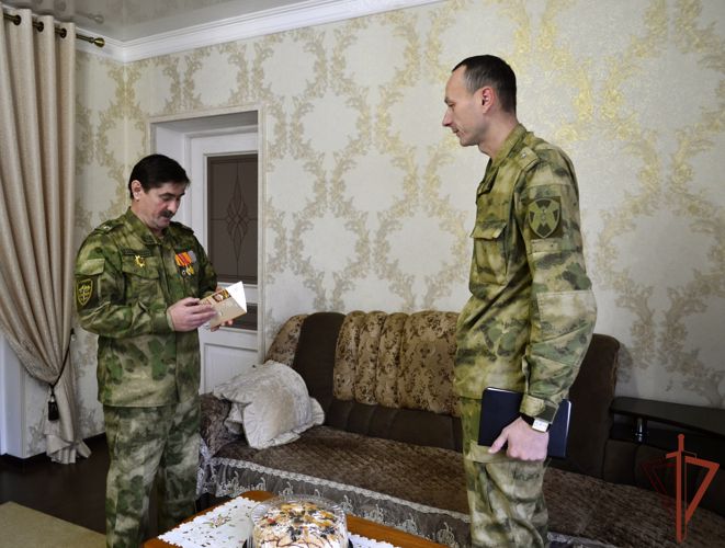 В Чеченской республике росгвардейцы присоединились к акции «С Новым годом, ветеран!»