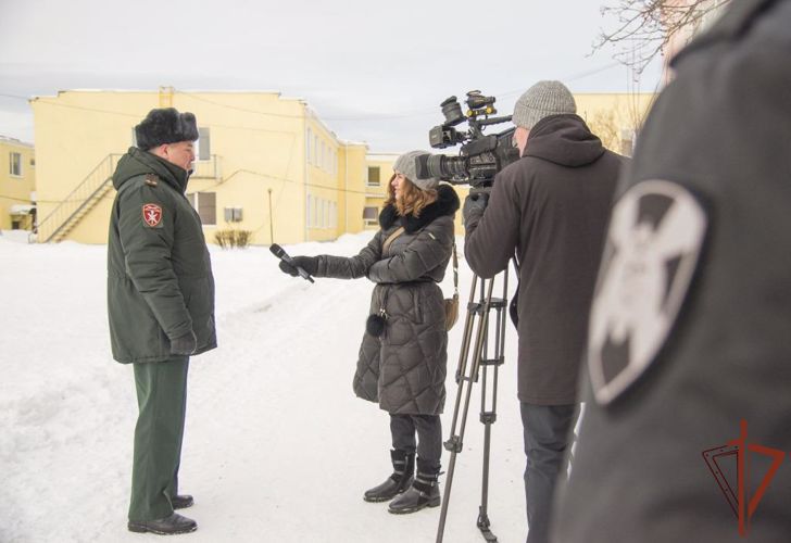 Инженеры екатеринбургского ОМОН Росгвардии  провели  пресс-тур для журналистов «Областного телевидения» (видео)