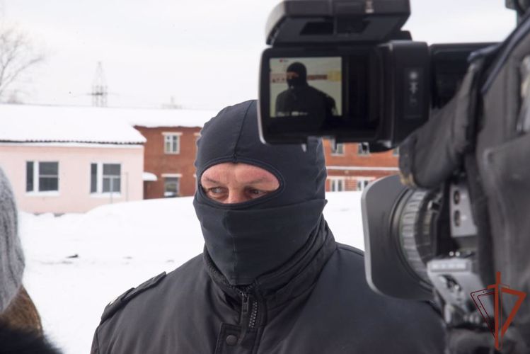 Инженеры екатеринбургского ОМОН Росгвардии провели пресс-тур для журналистов «Областного телевидения» (видео)