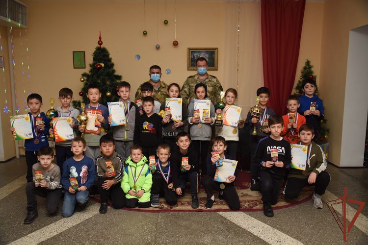 Росгвардия провела новогодний шахматный турнир для грозненских школьников