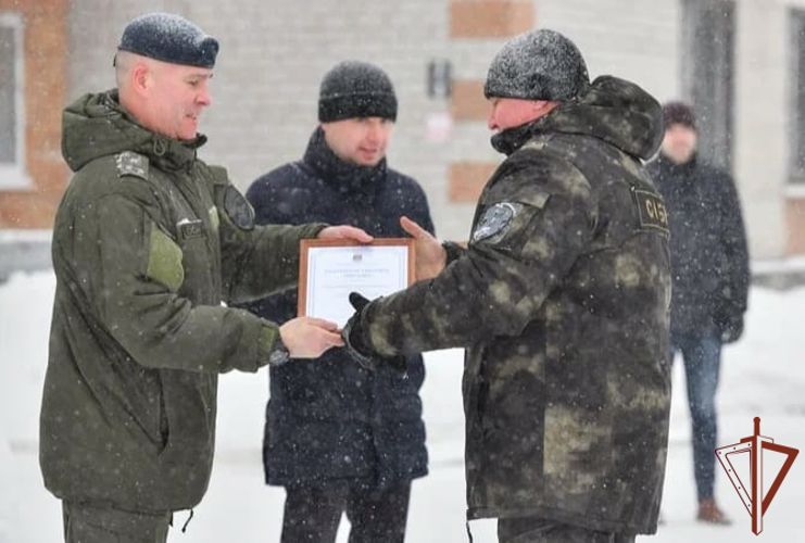 Бойцы и ветераны тюменских ОМОН и СОБР Росгвардии встретились с Героем России Александром Головашкиным